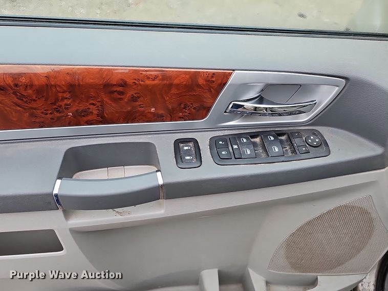 image for item IO9788 2009 Chrysler Town & Country Touring  van