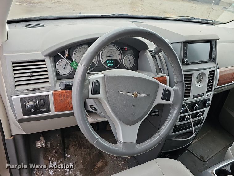 image for item IO9788 2009 Chrysler Town & Country Touring  van