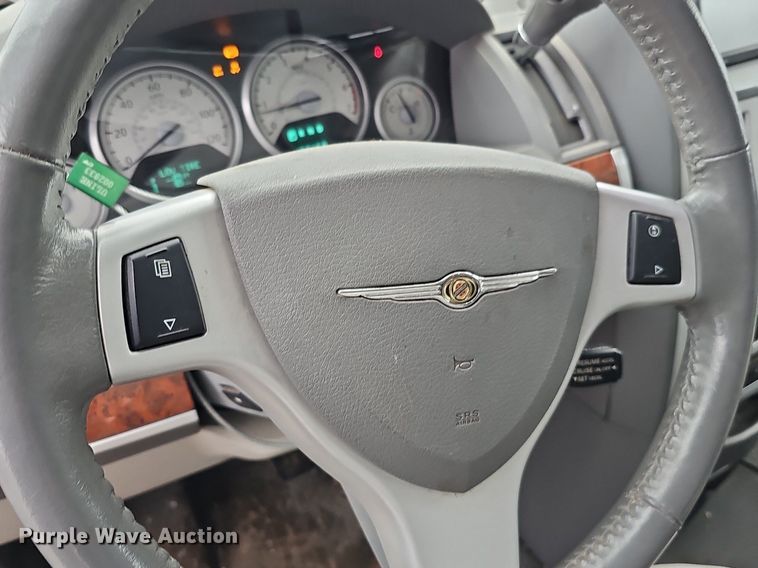 image for item IO9788 2009 Chrysler Town & Country Touring  van