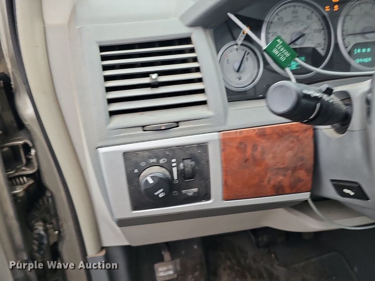 image for item IO9788 2009 Chrysler Town & Country Touring  van