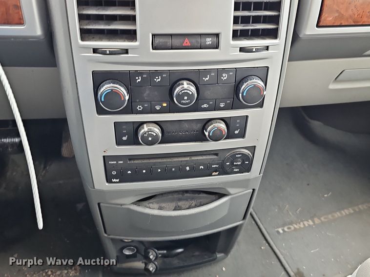 image for item IO9788 2009 Chrysler Town & Country Touring  van