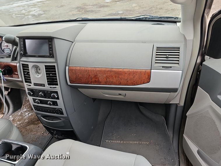 image for item IO9788 2009 Chrysler Town & Country Touring  van