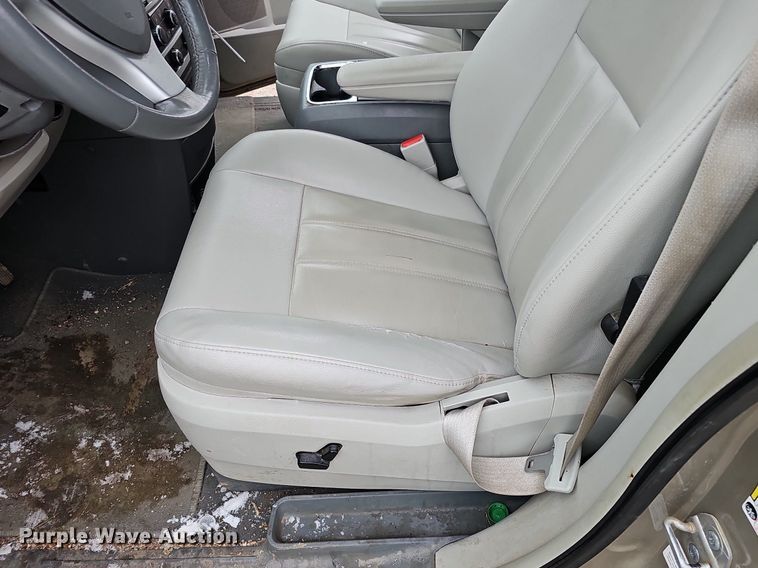 image for item IO9788 2009 Chrysler Town & Country Touring  van