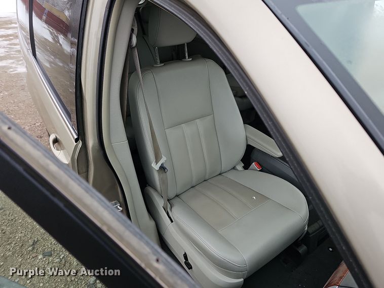 image for item IO9788 2009 Chrysler Town & Country Touring  van