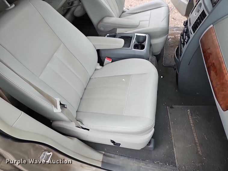 image for item IO9788 2009 Chrysler Town & Country Touring  van