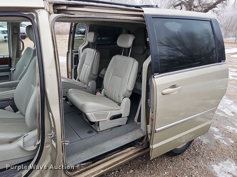 image for item IO9788 2009 Chrysler Town & Country Touring  van