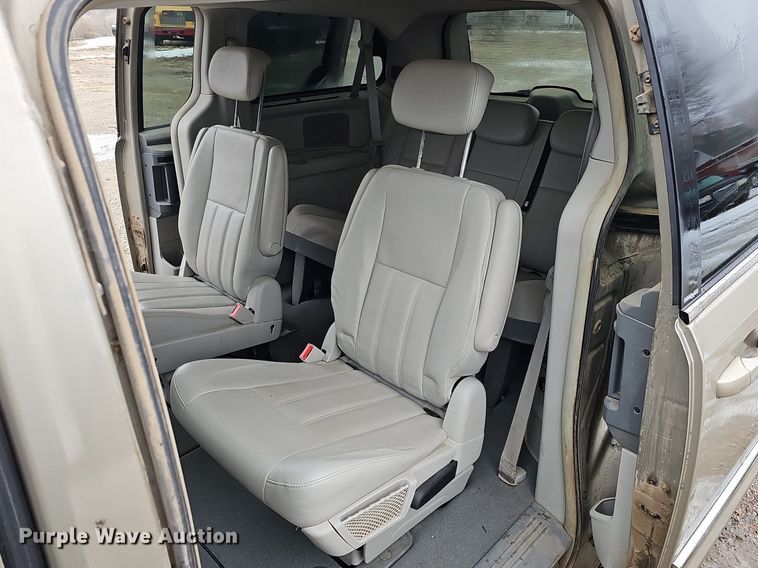 image for item IO9788 2009 Chrysler Town & Country Touring  van