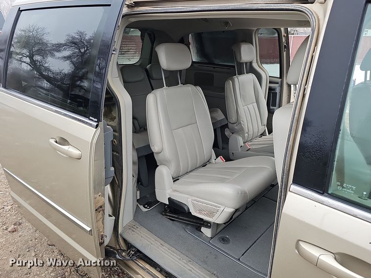 image for item IO9788 2009 Chrysler Town & Country Touring  van