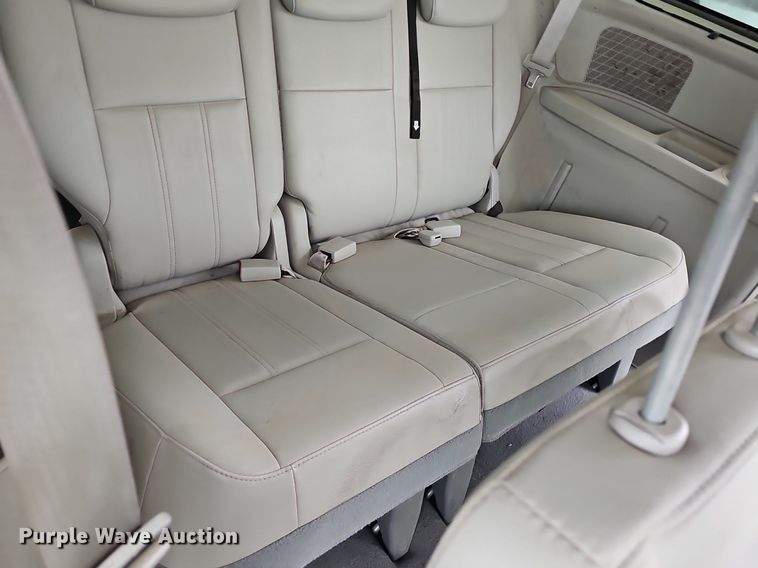 image for item IO9788 2009 Chrysler Town & Country Touring  van