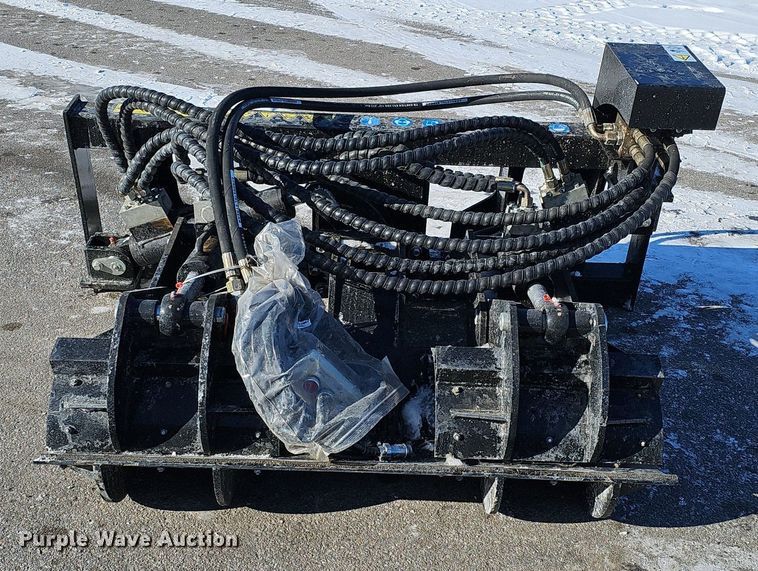 image for item IO9809 2023 AGT SSPOC  skid steer pole clamp