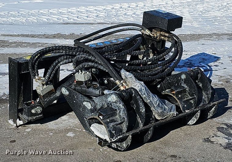 image for item IO9809 2023 AGT SSPOC  skid steer pole clamp