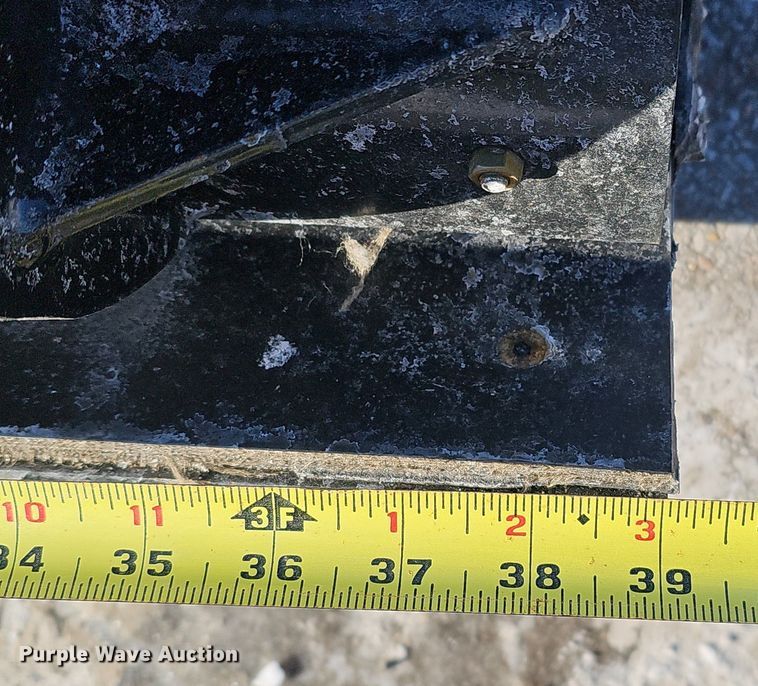 image for item IO9809 2023 AGT SSPOC  skid steer pole clamp