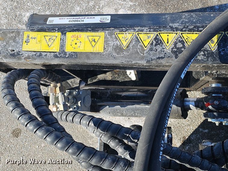 image for item IO9809 2023 AGT SSPOC  skid steer pole clamp