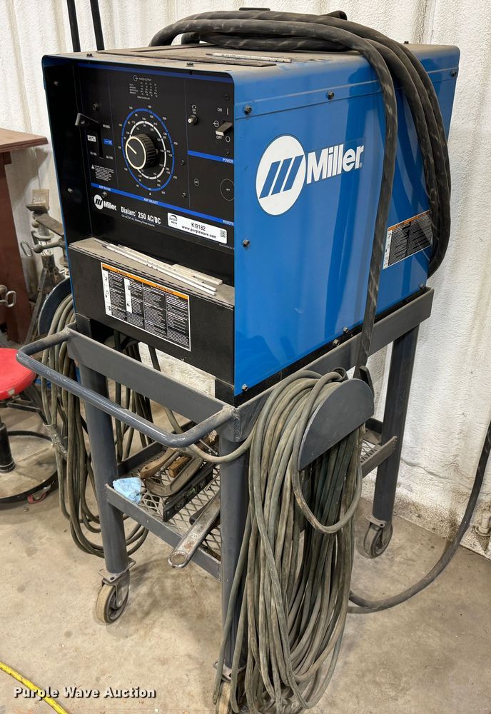 image for item KI9182 Miller Dialarc 250  welder