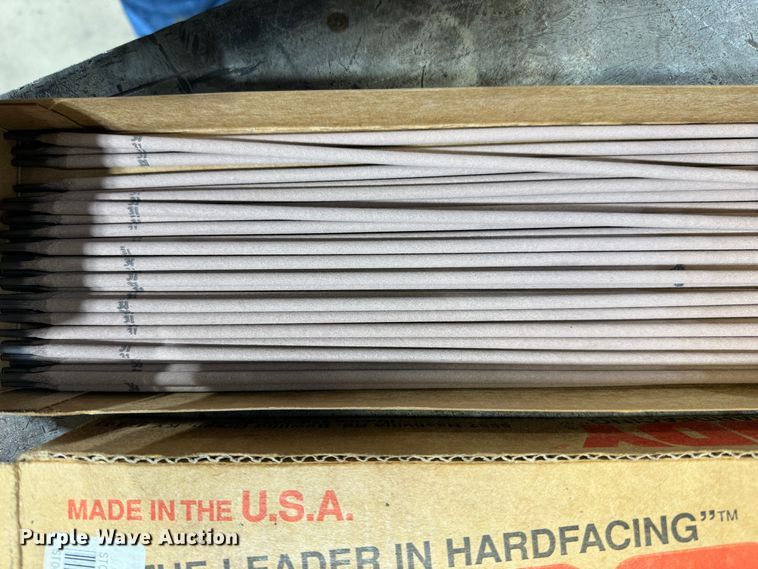 image for item KI9182 Miller Dialarc 250  welder