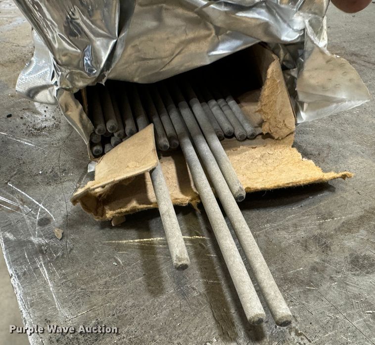 image for item KI9182 Miller Dialarc 250  welder