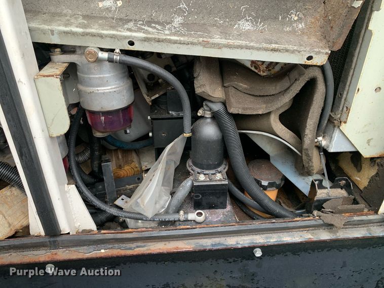 image for item KX9785 2013 Multiquip Whisperwatt DH-04801  generator