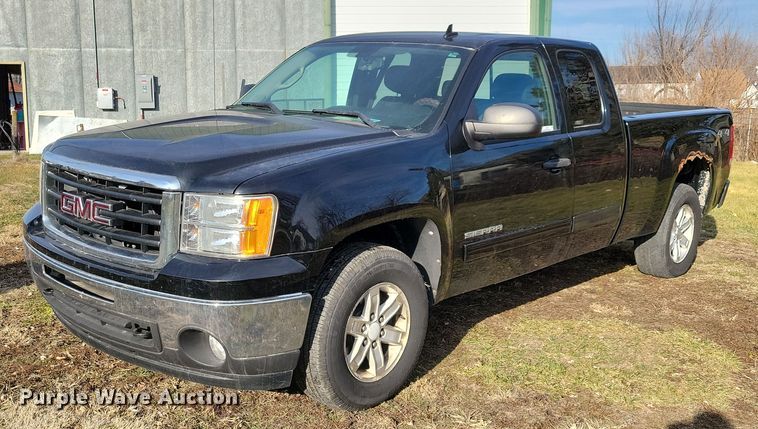 image for item LC9506 2011 GMC Sierra 1500  Ext. Cab pickup truck