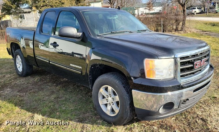 image for item LC9506 2011 GMC Sierra 1500  Ext. Cab pickup truck