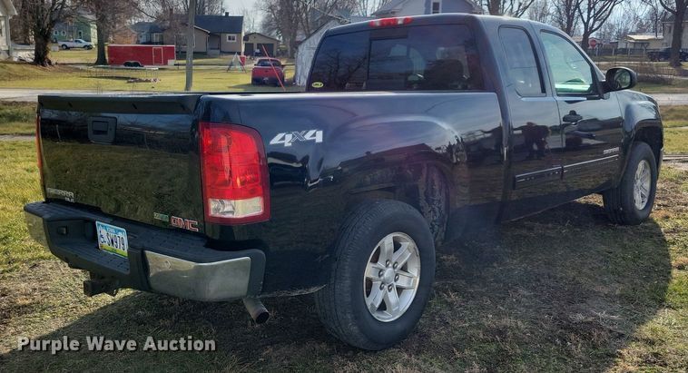 image for item LC9506 2011 GMC Sierra 1500  Ext. Cab pickup truck