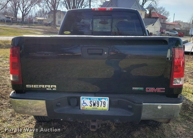 image for item LC9506 2011 GMC Sierra 1500  Ext. Cab pickup truck