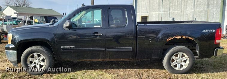 image for item LC9506 2011 GMC Sierra 1500  Ext. Cab pickup truck