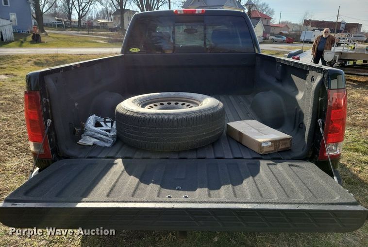 image for item LC9506 2011 GMC Sierra 1500  Ext. Cab pickup truck