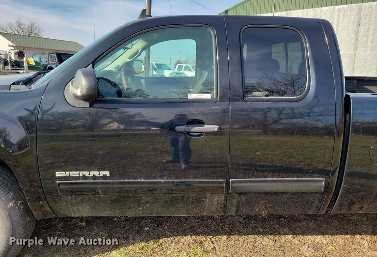 image for item LC9506 2011 GMC Sierra 1500  Ext. Cab pickup truck