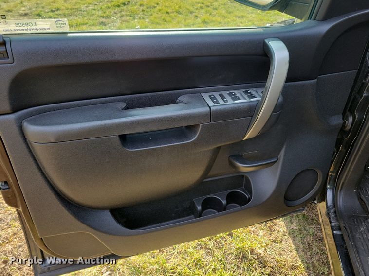 image for item LC9506 2011 GMC Sierra 1500  Ext. Cab pickup truck