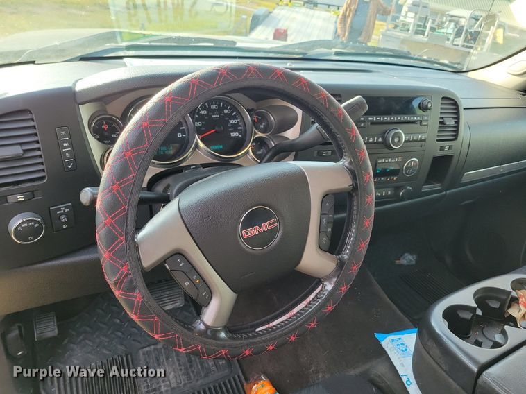 image for item LC9506 2011 GMC Sierra 1500  Ext. Cab pickup truck