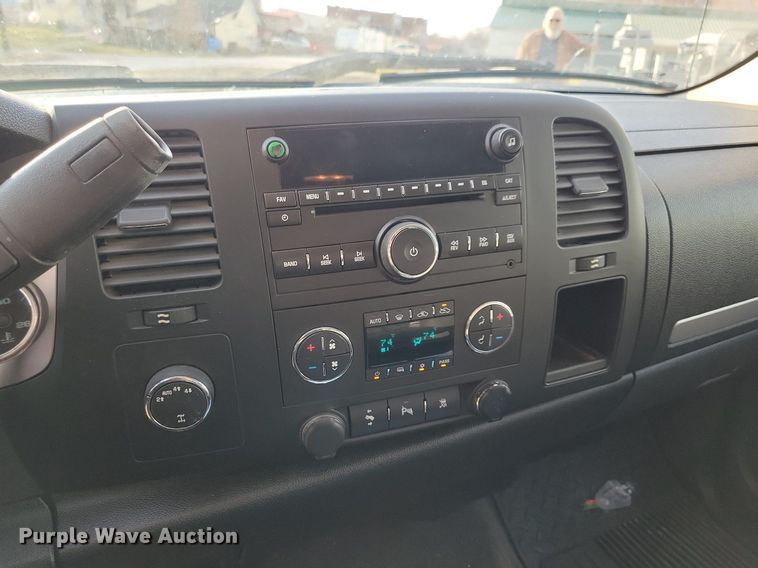 image for item LC9506 2011 GMC Sierra 1500  Ext. Cab pickup truck