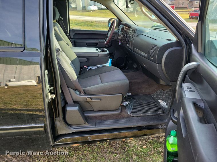 image for item LC9506 2011 GMC Sierra 1500  Ext. Cab pickup truck