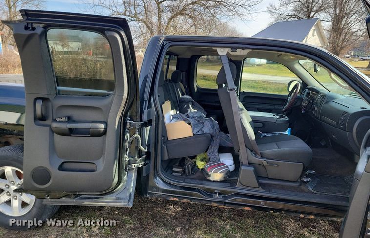 image for item LC9506 2011 GMC Sierra 1500  Ext. Cab pickup truck