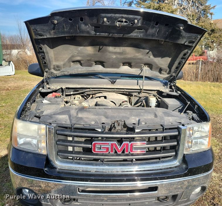 image for item LC9506 2011 GMC Sierra 1500  Ext. Cab pickup truck