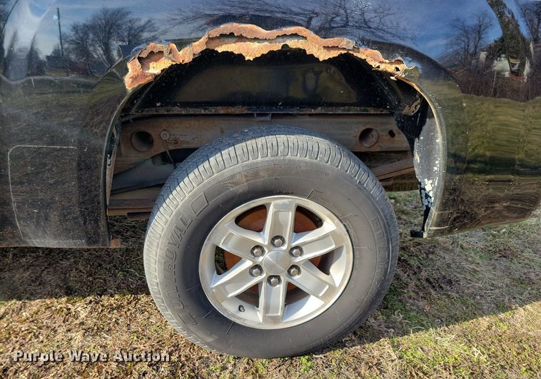 image for item LC9506 2011 GMC Sierra 1500  Ext. Cab pickup truck