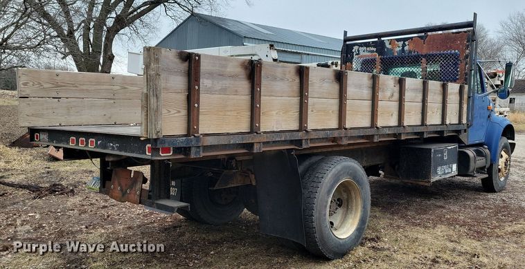 image for item LC9512 2000 International 4700  dump flatbed truck