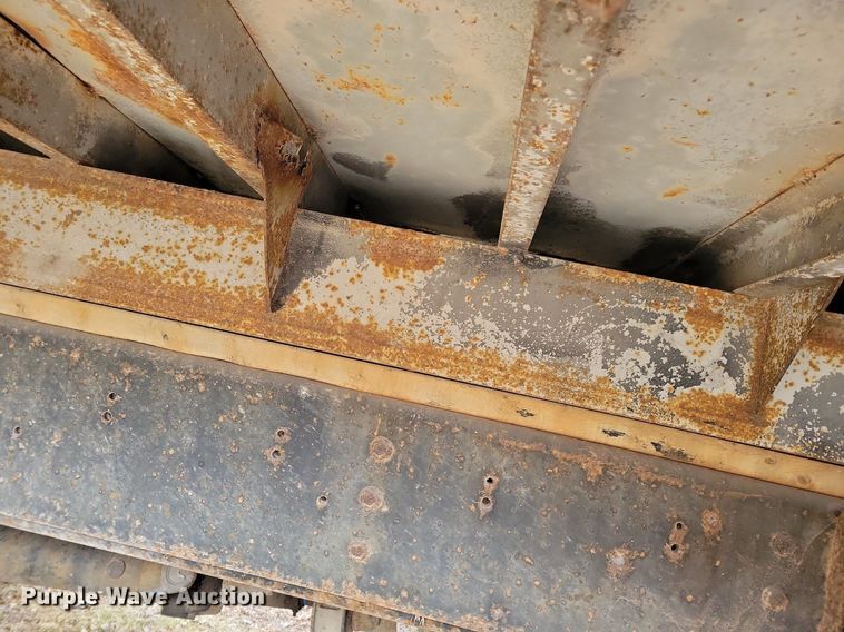 image for item LC9512 2000 International 4700  dump flatbed truck