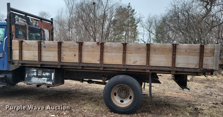 image for item LC9512 2000 International 4700  dump flatbed truck