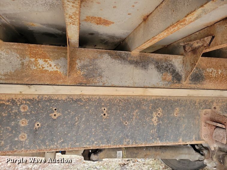 image for item LC9512 2000 International 4700  dump flatbed truck