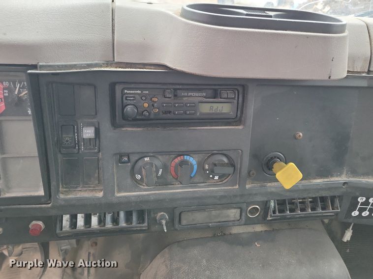 image for item LC9512 2000 International 4700  dump flatbed truck