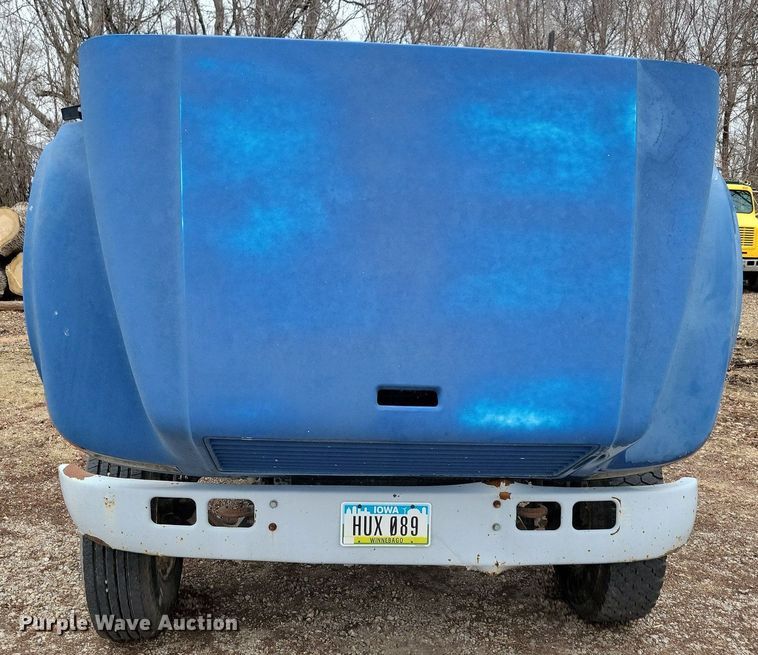 image for item LC9512 2000 International 4700  dump flatbed truck