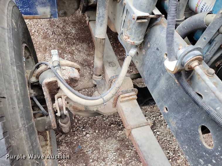 image for item LC9512 2000 International 4700  dump flatbed truck