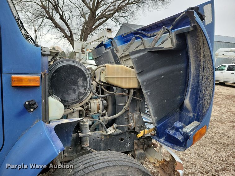 image for item LC9512 2000 International 4700  dump flatbed truck