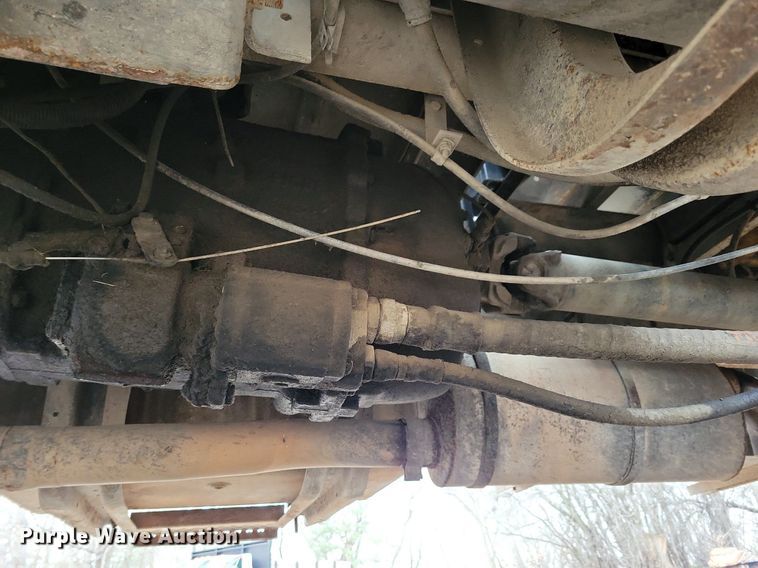 image for item LC9512 2000 International 4700  dump flatbed truck