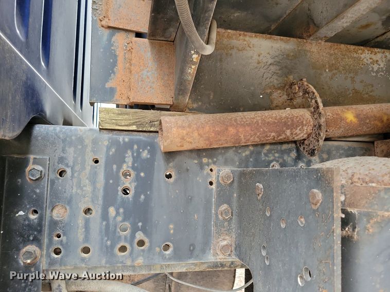 image for item LC9512 2000 International 4700  dump flatbed truck