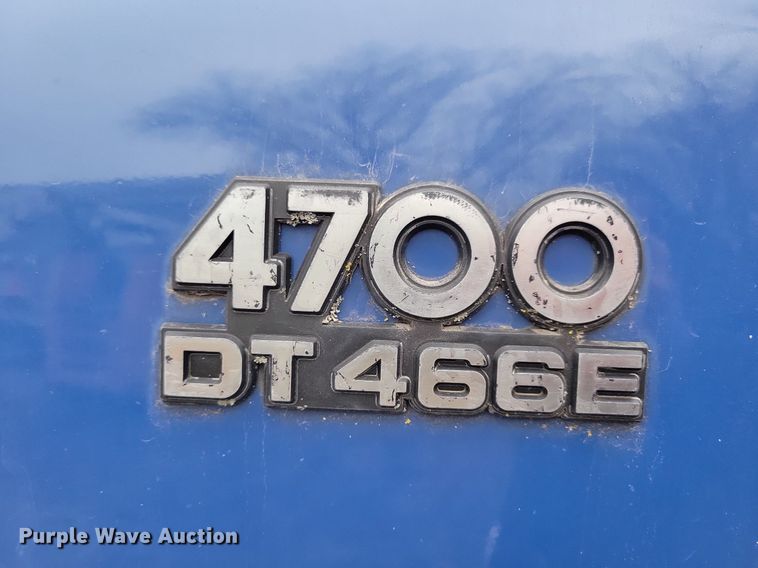 image for item LC9512 2000 International 4700  dump flatbed truck