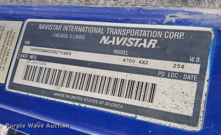 image for item LC9512 2000 International 4700  dump flatbed truck