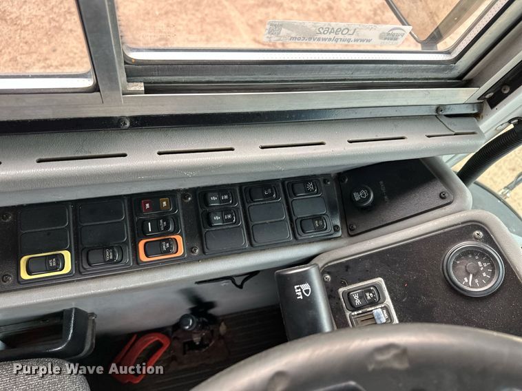 image for item LO9462 2011 Blue Bird All American FE  school bus