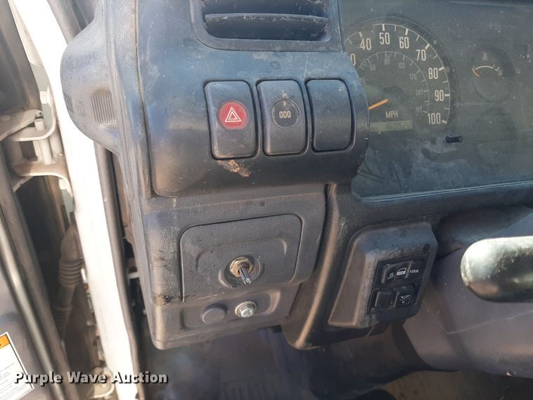 image for item LX9794 2006 Isuzu NPR  box truck