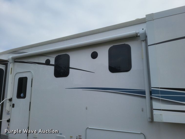 image for item MI9880 2022 Columbus 382FB  camper